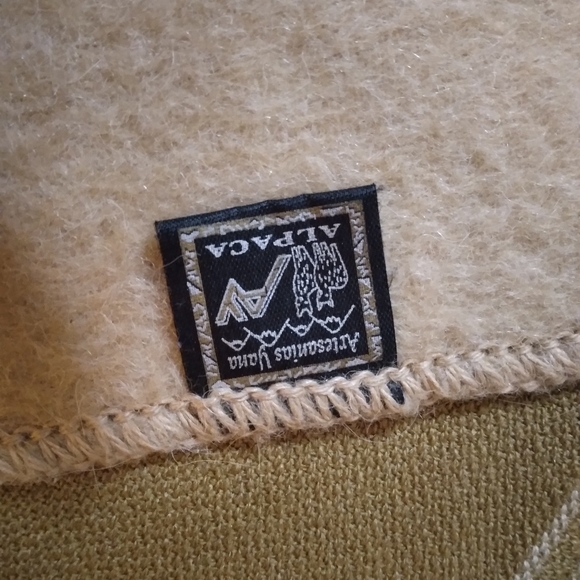 NWOT-Genuine Artesanias Yana ALPACA - 2 scarfs & Afghan Wrap - Picture 3 of 5